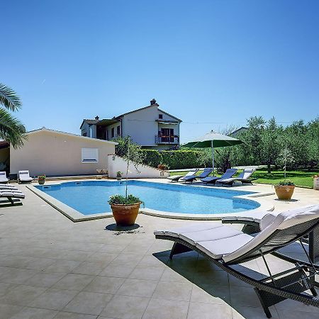 Zum Sandstrand Sind Es Wenige Gehminuten - Geniessen Sie Aber Auch Die Zeit Am Pool Medulin Extérieur photo